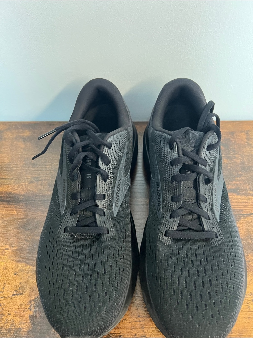 Brooks Black Ghost 16 Running Sneakers Size 10 Womens - excellent condition! - Picture 3 of 8